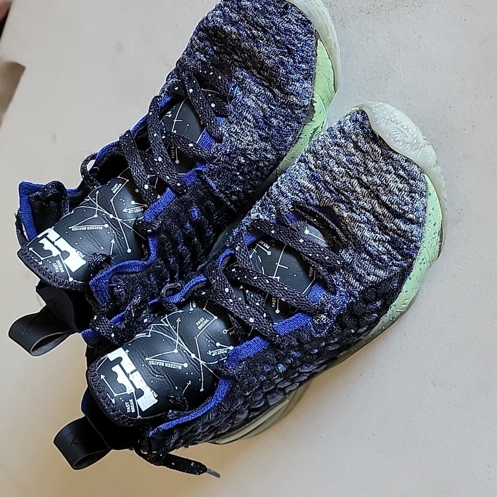 Nike LeBron 17 Galaxy size 5.5